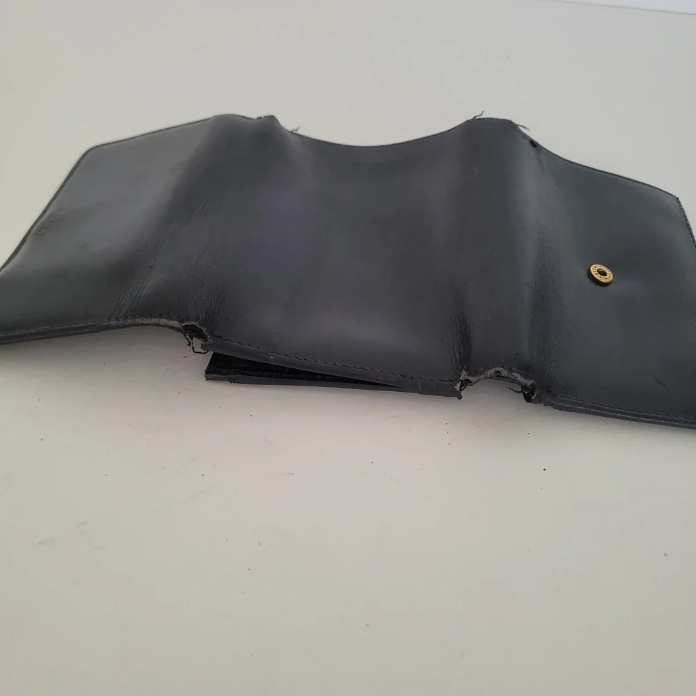 Coach New York Black Leather Trifold Wallet Compact Card Holder Zipper‎ Pocket